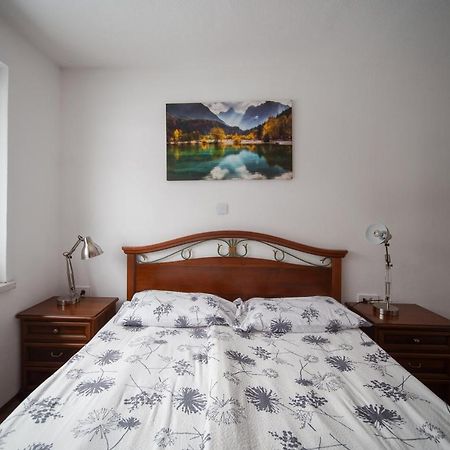 Appartamento Cozy Nest In The Heart Of Kranjska Gora Esterno foto